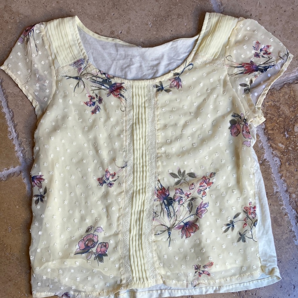 Yellow spring Easter blouse short sleeve size small